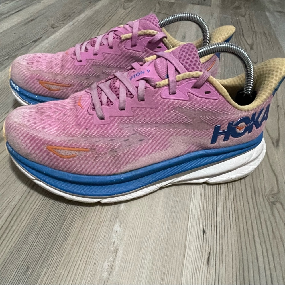 Hoka One One Women’s Clifton 9 size 9 wide Running Shoes Pink Blue Comfort